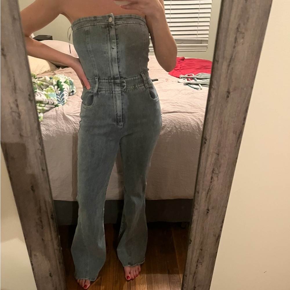 These Three Boutique denim, flare leg jumpsuit! Small